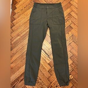 Athleta textured joggers - size 4T - forest green